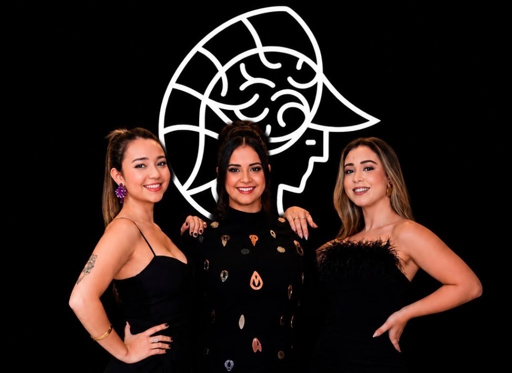 As 3 Fundadoras da MINERVA com Símbolo Oficial